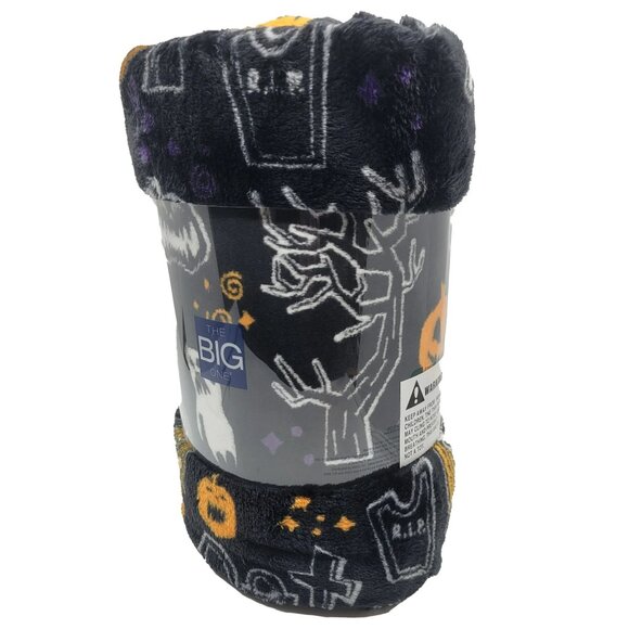 Nightmare Before Christmas Plush Fuzzy Soft Throw Blanket - Picture 2 of 3